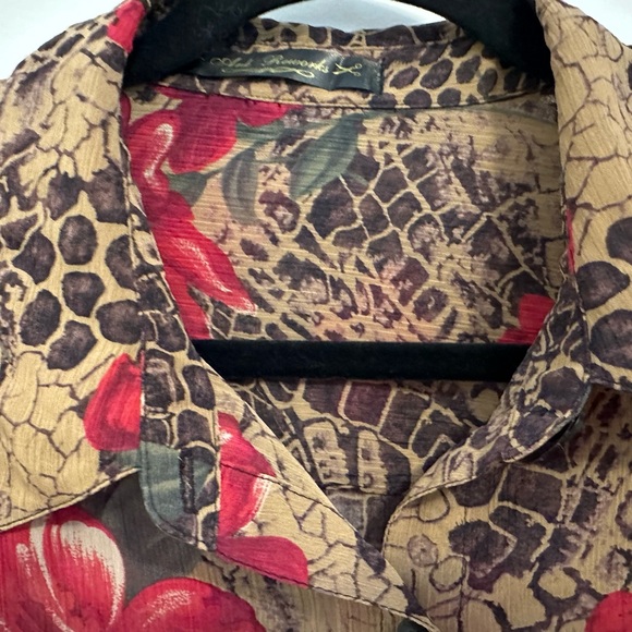 Beautiful cropped blouse. - Picture 2 of 4